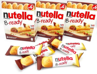 Pescara, İtalya 8 Şubat 2019: NUTELLA B-hazır aperatif, Ferrero tarafından üretilen İtalyan çikolatalı kreması Nutella ile dolu.