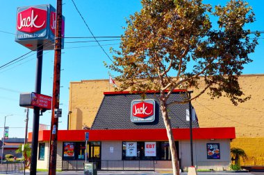Los Angeles, Kaliforniya - 3 Ekim 2019: Amerikan Fast Food Restoran zinciri, tavuk, patates kızartması, hamburger, çizburger, sandviç, taco ve börek servisi 