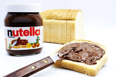 NUTELLA Jar, Kakaolu Fındık Ezmesi. Nutella, Ferrero tarafından İtalya 'da üretilen bir üründür.