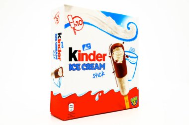 Pescara, İtalya 7 Mayıs 2020 Kinder Stick Dondurma. Kinder, Ferrero 'nun bir gıda ürünüdür. Kinder Dondurması, Ferrero ve Unilever arasındaki bir işbirliğidir.