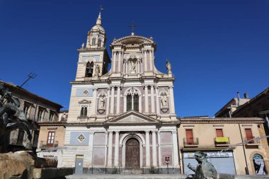 San Sebastian Kilisesi, Caltanissetta, Sicilya, İtalya, Avrupa 11 Şubat 2019 'da müthiş bir mavi gökyüzü ile