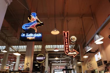 Los Angeles, California - 13 Mayıs 2019: Los Angeles şehir merkezinde yer alan GRAND CENTRAL MARKET 'in içerisi