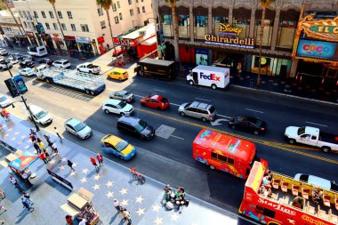 Hollywood, California - 10 Ekim 2019: Hollywood Bulvarı Hollywood & Highland eğlence merkezi Dolby Tiyatrosu 'nun çatı katındaki ünlü manzarası