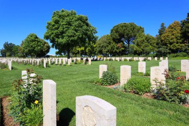 Sangro Nehri Savaş Mezarlığı, Chieti ilinin Torino di Sangro ilçesindeki Contrada Sentinelle 'de yer alır.