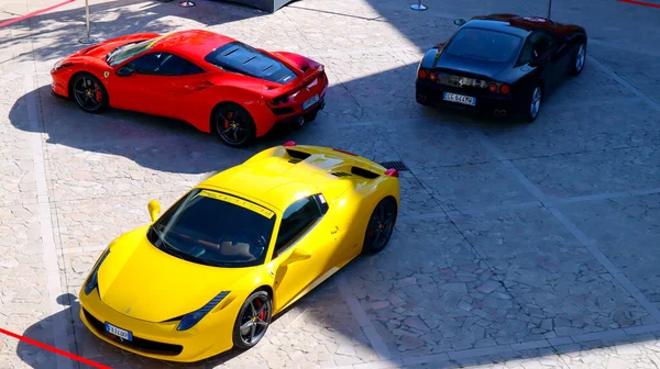 Citt Sant Angelo Włochy Kwietnia 2022 Różne Samochody Ferrari Ferrari — Zdjęcie stockowe