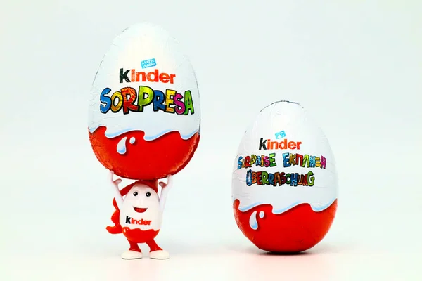 Pescara Італія Листопада 2019 Kinder Surprise Chocolate Eggs Kinderino Eggman — стокове фото