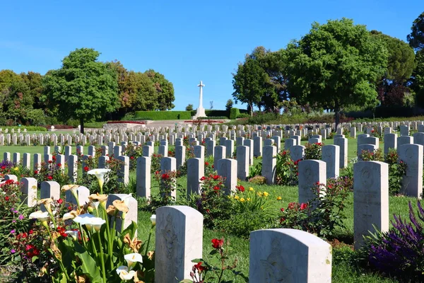 Sangro Nehri Savaş Mezarlığı, Chieti ilinin Torino di Sangro ilçesindeki Contrada Sentinelle 'de yer alır.