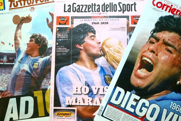 Диего Аррео Марадона 1960 2020 Итальянские Передовые Газеты — стоковое фото