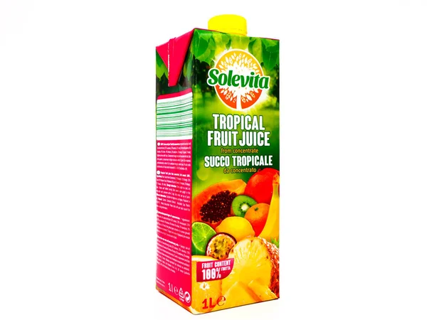 ペスカーラ イタリア 2020年4月15日 Lidlスーパーマーケットチェーンが販売するSolevitaトロピカルフルーツジュース — ストック写真