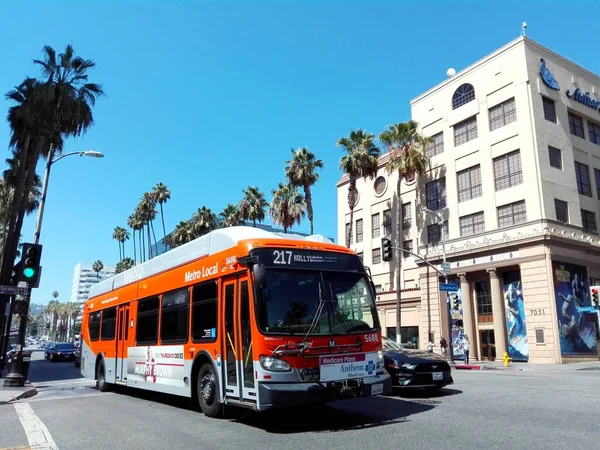 ハリウッド ロサンゼルス カリフォルニア州 2018年9月19日 ハリウッド ブールバードのLaメトロローカルバス — ストック写真