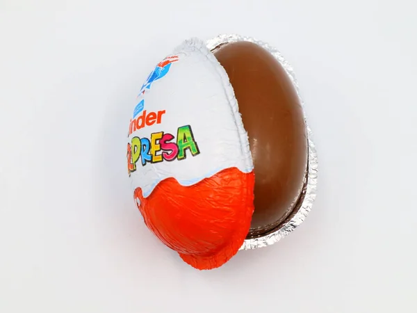 Пескара Италия Марта 2019 Года Киндер Сюрприз Шоколадные Яйца Сюрприз — стоковое фото
