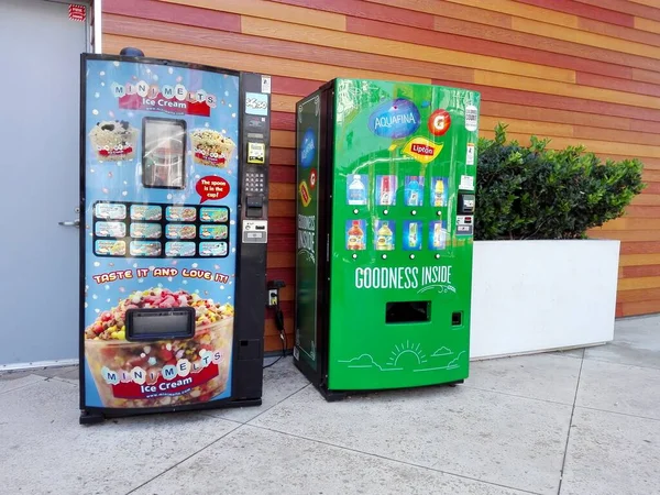 Long Beach California Septiembre 2018 Máquinas Expendedoras Helados Bebidas Pike —  Fotos de Stock