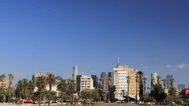 Los Angeles, Kaliforniya - 1 Ekim 2019 MacArthur Park ve Los Angeles gökdelenleri
