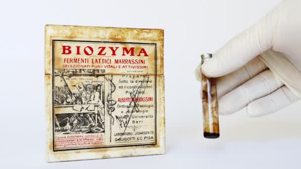 Roma Italia Februari 2022 Vintage 1925 Biozyma Latic Acid Bacteria — Stok Video