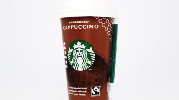 Roma Dicembre 2019 Tazza Starbucks Cappuccino Con Cannuccia Starbucks Una — Video Stock