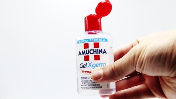 Pescara Italien Februar 2020 Amuchina Gel Xgerm Hand Sanitizer Flüssigkeit — Stockvideo