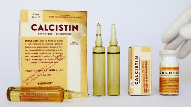 Rom Italien Februari 2022 Vintage 1950 Tal Calcistin Injektionsflaskor Och — Stockvideo