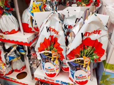 Roma, İtalya: Süpermarkette Daha Sürpriz Çikolata Yumurtaları