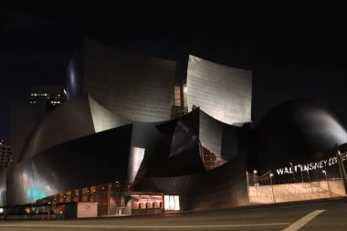 Los Angeles, Kaliforniya - 14 Mayıs 2019: Walt Disney Konser Salonu 'ndan Los Angeles' ın gece manzarası