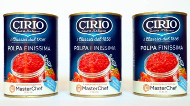 Pescara, İtalya - 10 Mart 2020: Cirio İtalyan Domates Sosu