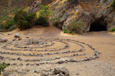 Los Angeles, California - 27 Eylül 2019: Batcave, Griffith Park 'ın Bronson Canyon / Caves' te yer alan ve birçok film ve televizyon şovunun yapıldığı yer.