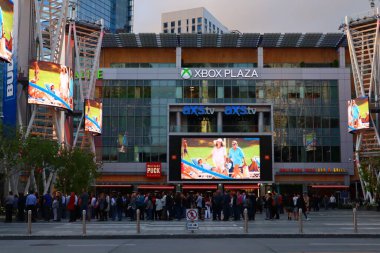 Los Angeles, Kaliforniya - 21 Mayıs 2019: XBOX PLAZA, Microsoft Theater Los Angeles şehir merkezindeki Staples Center 'ın önünde