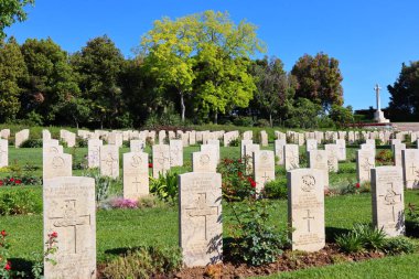 Sangro Nehri Savaş Mezarlığı, Chieti ilinin Torino di Sangro ilçesindeki Contrada Sentinelle 'de yer alır.
