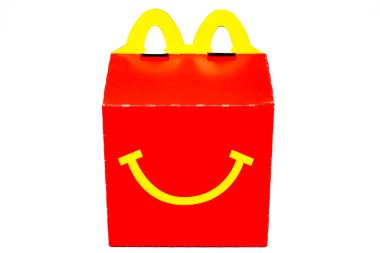 Los Angeles, Kaliforniya 2 Aralık 2019 McDonald 's Happy Meal karton kutusu. McDonald 's bir fast food restoran zinciri..