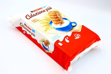 Pescara, İtalya 2 Eylül 2019 Kinder Sünger Keki. Kinder, Ferrero tarafından İtalya 'da üretilen bir üründür.