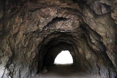 Los Angeles, California - 27 Eylül 2019: Griffith Park 'ın Bronson Canyon / Mağaraları' nda yer alan Batcave 'in birçok film ve televizyon programı için bulunduğu yer.