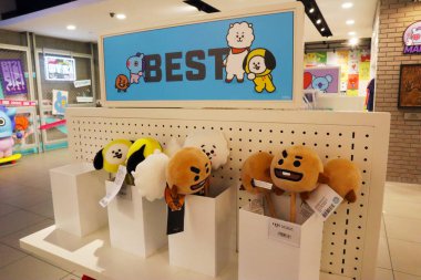 Hollywood, California 6 Ekim 2019: Hollywood 6922 Hollywood Bulvarı, Los Angeles 'taki LINE FriENDS ve BT21 mağazasının içinde