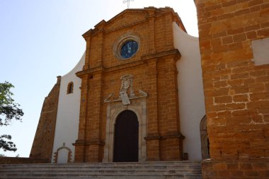 Agrigento Katedrali veya Cattedrale Metropolitana di San Gerlando Sicilya 'daki Agrigento tepesinin tepesinde yer almaktadır.. 
