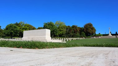 Sangro Nehri Savaş Mezarlığı, Chieti ilinin Torino di Sangro ilçesindeki Contrada Sentinelle 'de yer alır.