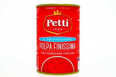 Pescara, İtalya - 15 Nisan 2020: Tuscan domatesli PETTI İtalyan Domates Sosu. Yapımcı İtalyan Food S.P.A.