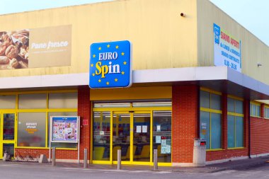 Roma, İtalya 27 Ağustos 2022: EUROSPIN Süpermarket zinciri