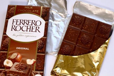 Roma, İtalya 30 Kasım 2021: FERRERO ROCHER premium Çikolata