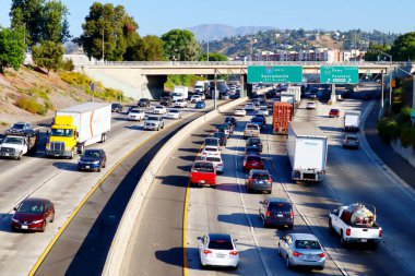 Los Angeles, California - 5. Otoyol 'da trafik N Broadway' den I-5 Otoyolu manzarası