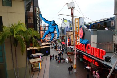 Universal City Los Angeles, Kaliforniya - 8 Mayıs 2019: UNIVERSAL STÜDIOS CITYWALK eğlence ve perakende bölgelerine bakış