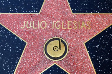 Hollywood, California - 20 Mayıs 2019: Hollywood Bulvarı, Los Angeles, Kaliforniya 'da Hollywood Şöhret Yolu' nda JULIO IGLESIAS 'ın yıldızı