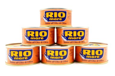 Pescara, İtalya 18 Ağustos 2019: Zeytin yağında konserve RIO MARE Tuna. Rio Mare, Bolton Food 'un bir markasıdır.