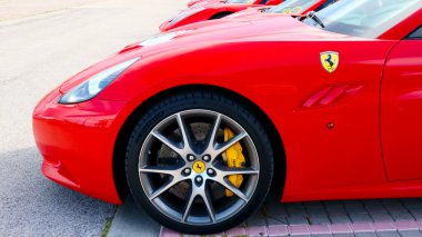 Citta Sant 'Angelo, İtalya 8 Nisan 2022 Ferrari F8 haracı. Ferrari, İtalya 'nın Maranello şehrinde bulunan lüks bir İtalyan spor arabasıdır.