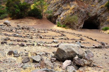 Los Angeles, California - 27 Eylül 2019: Batcave, Griffith Park 'ın Bronson Canyon / Caves' te yer alan ve birçok film ve televizyon şovunun yapıldığı yer.