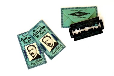 Roma, İtalya 17 Şubat 2022: 1940 model GILLETTE Mavi Bıçaklar