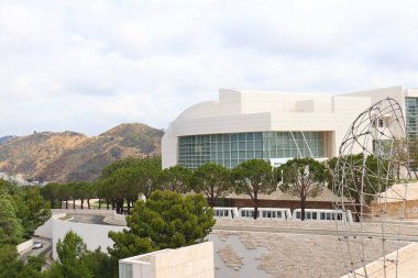 Los Angeles, California - 10 Mayıs 2019: Getty Center Tram, The Getty Center Plaza 'daki Yukarı İstasyon