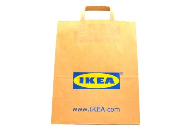 Pescara, İtalya 8 Eylül 2019 IKEA kese kağıdı. IKEA dünyanın en büyük mobilya perakendecisi ve mobilya montajına hazır satıyor..