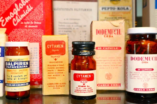Vintage Oude Medicijnen Display — Stockfoto
