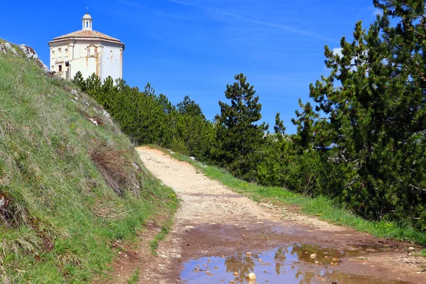 Santa Maria Della Piet Bij Het Kasteel Van Rocca Calascio — Stockfoto
