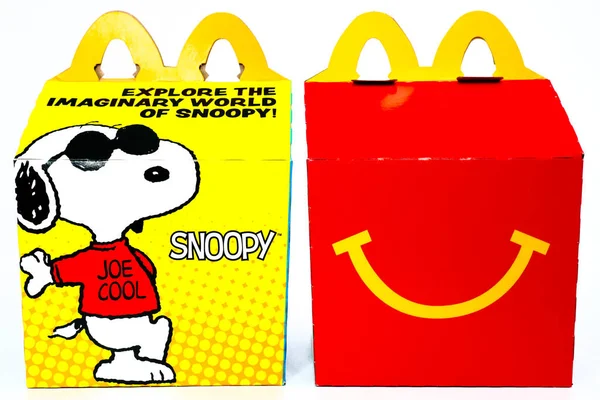 Los Angeles California December 2019 Mcdonald Happy Meal Kartondoboz Snoopy — Stock Fotó