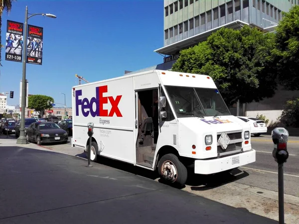ハリウッド ロサンゼルス カリフォルニア州 2018年9月19日 サンセット ブールバードのハリウッドでフェデックス トラック — ストック写真