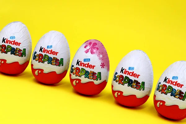 Alba Italie Mars 2021 Kinder Surprise Chocolate Eggs Kinder Surprise — Photo